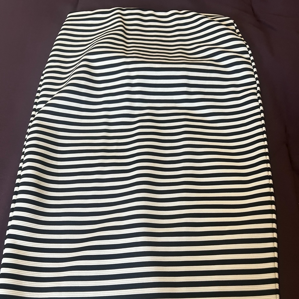 Forever 21 Knee Length black And White Striped Pencil Skirt size small